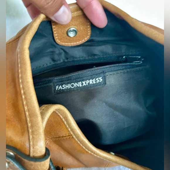 Vintage Early 2000’s hand bag from Express. Cute wooden handle detail. - Picture 5 of 13